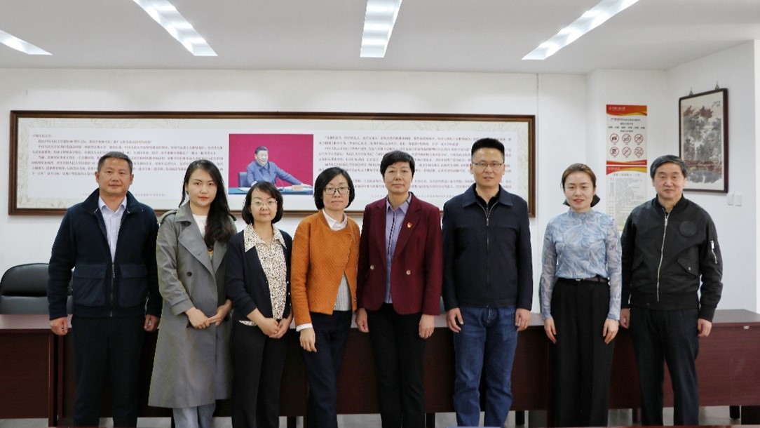 新疆大学太阳成tyc7111cc来公司调研交流图片2.jpg